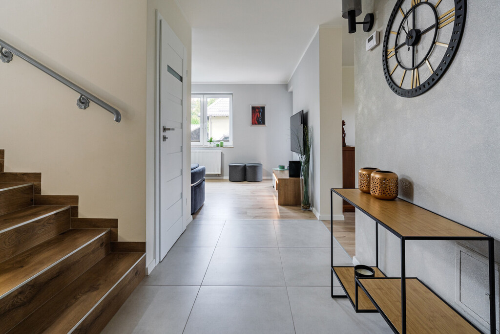 Wolnostojący dom z garażem po remoncie | Straszyn