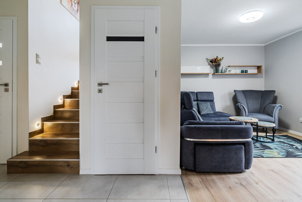 Wolnostojący dom z garażem po remoncie | Straszyn