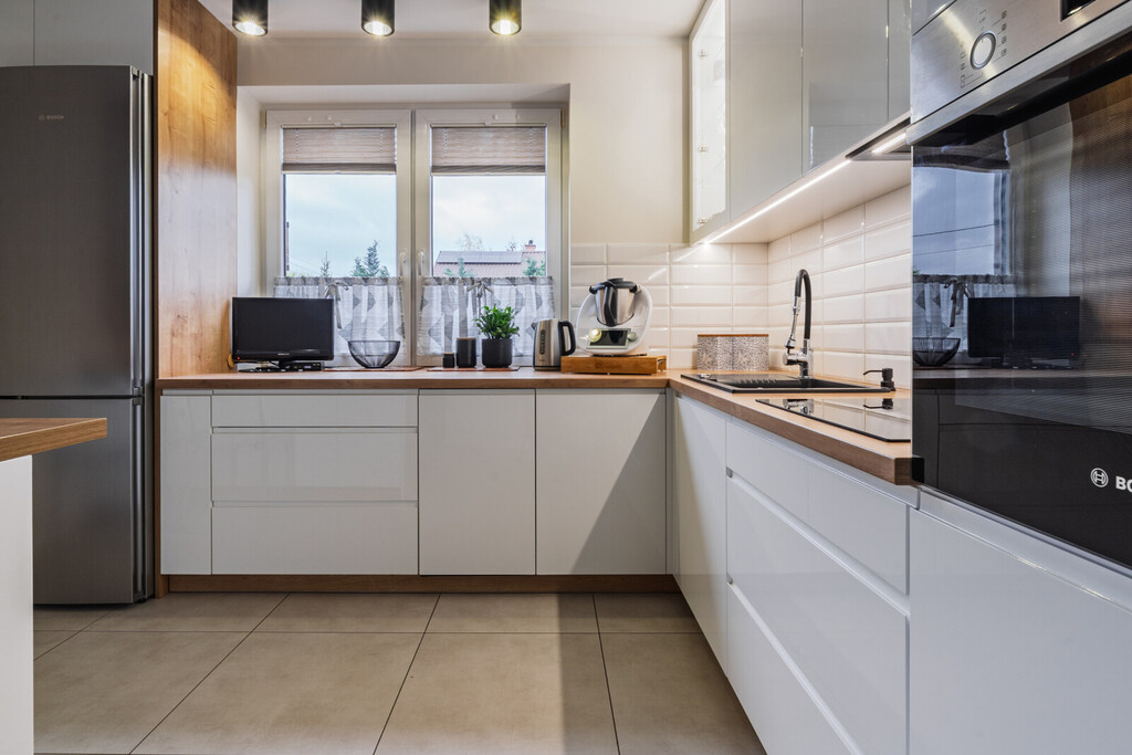 Wolnostojący dom z garażem po remoncie | Straszyn