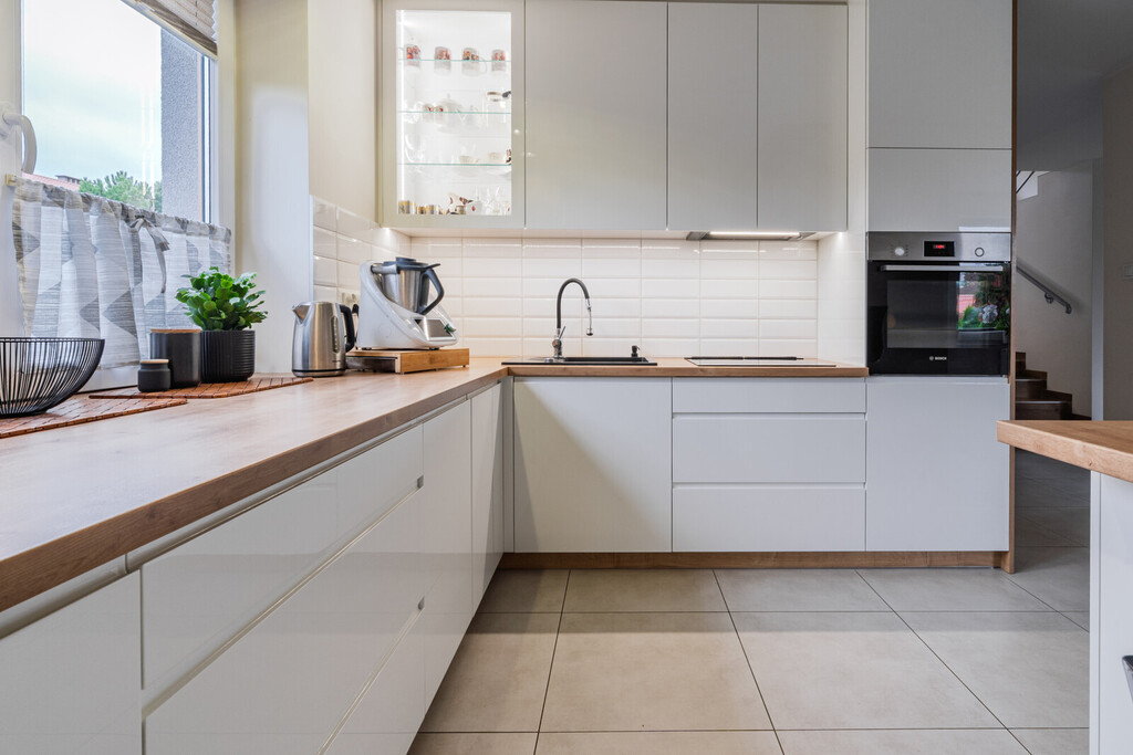 Wolnostojący dom z garażem po remoncie | Straszyn