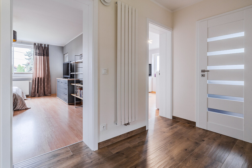 Wolnostojący dom z garażem po remoncie | Straszyn