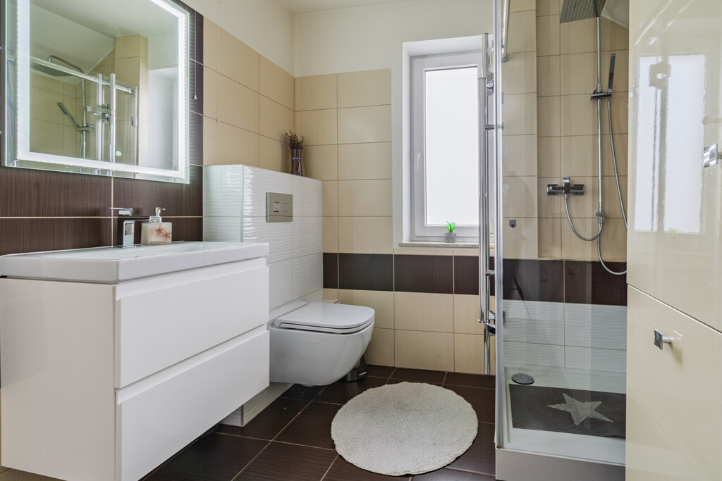 Wolnostojący dom z garażem po remoncie | Straszyn