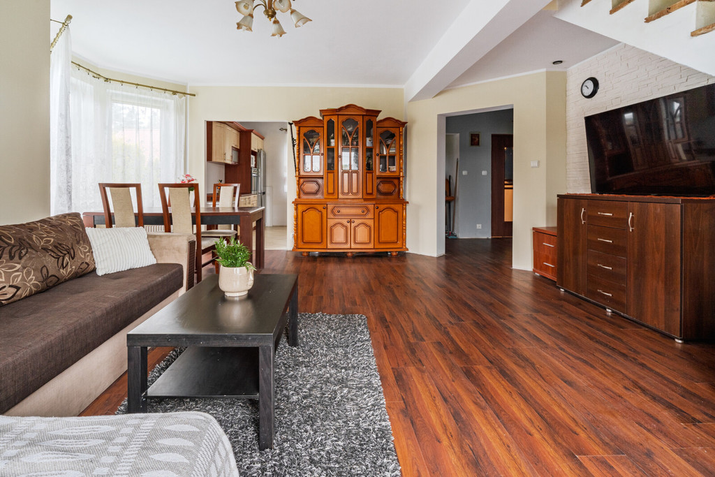 Kameralny wolnostojący dom w Borowinie - 6 pokoi!