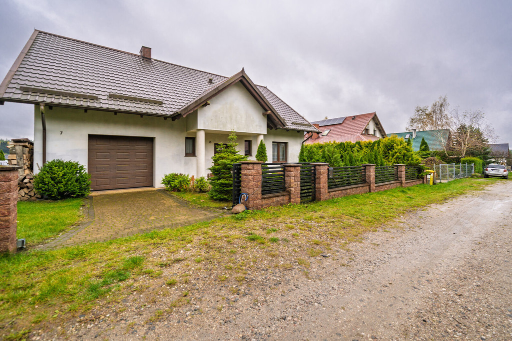 Kameralny wolnostojący dom w Borowinie - 6 pokoi!