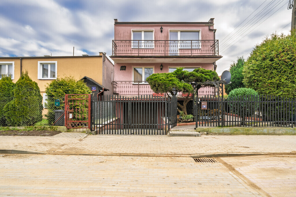 Dom z dwoma lokalami mieszkalnymi w Rumi