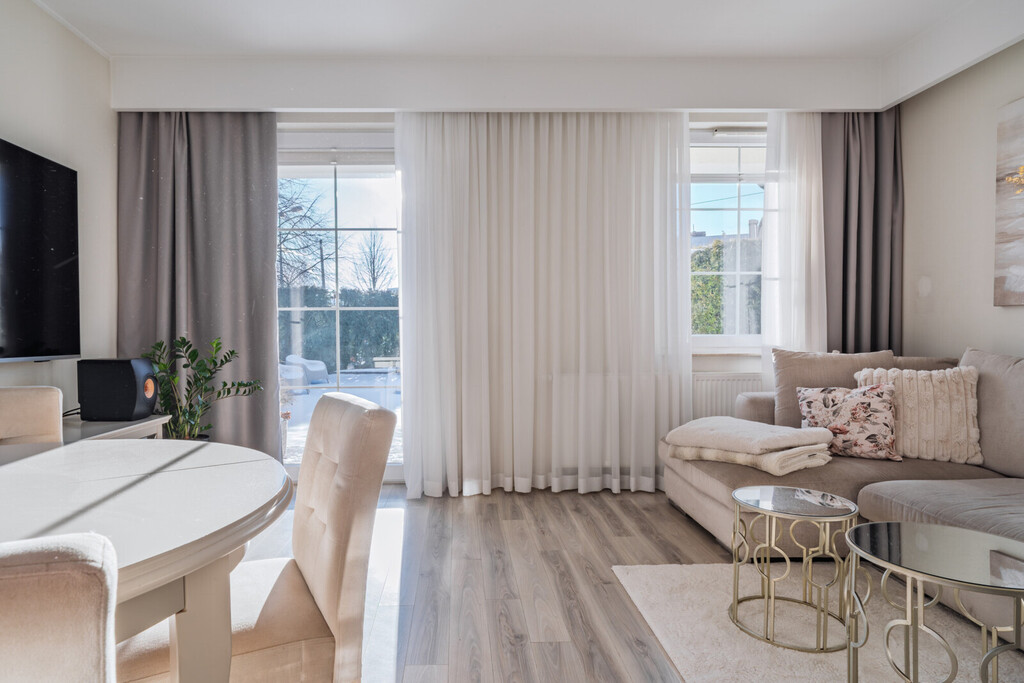 Apartament z ogrodem i basenem | Ogrody Tesoro