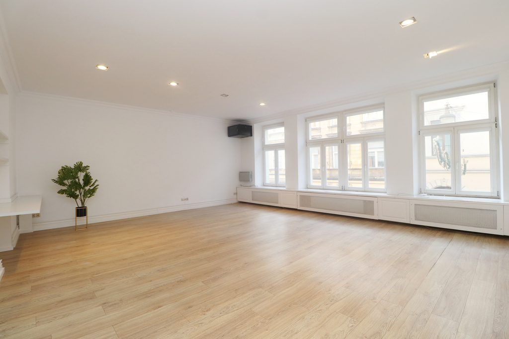 Piękny lokal z klimatyzacją tuż obok Rynku!