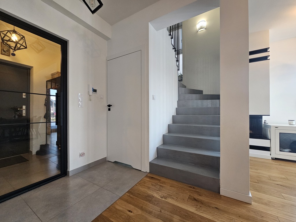 Super! Osiedle Zamknięte łomianki – 120 M2.