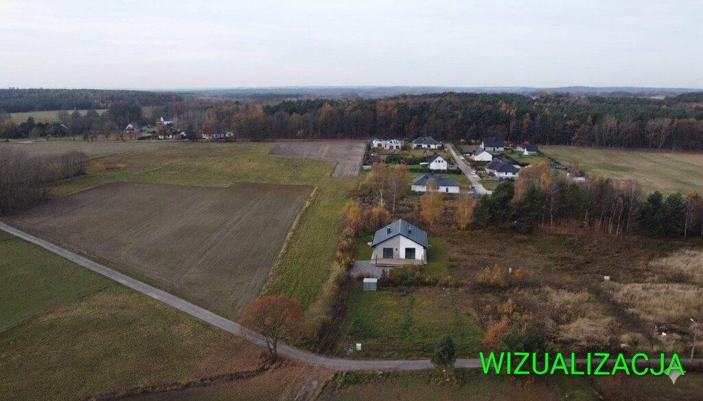 Blisko innych zabudowań a z drugiej strony las