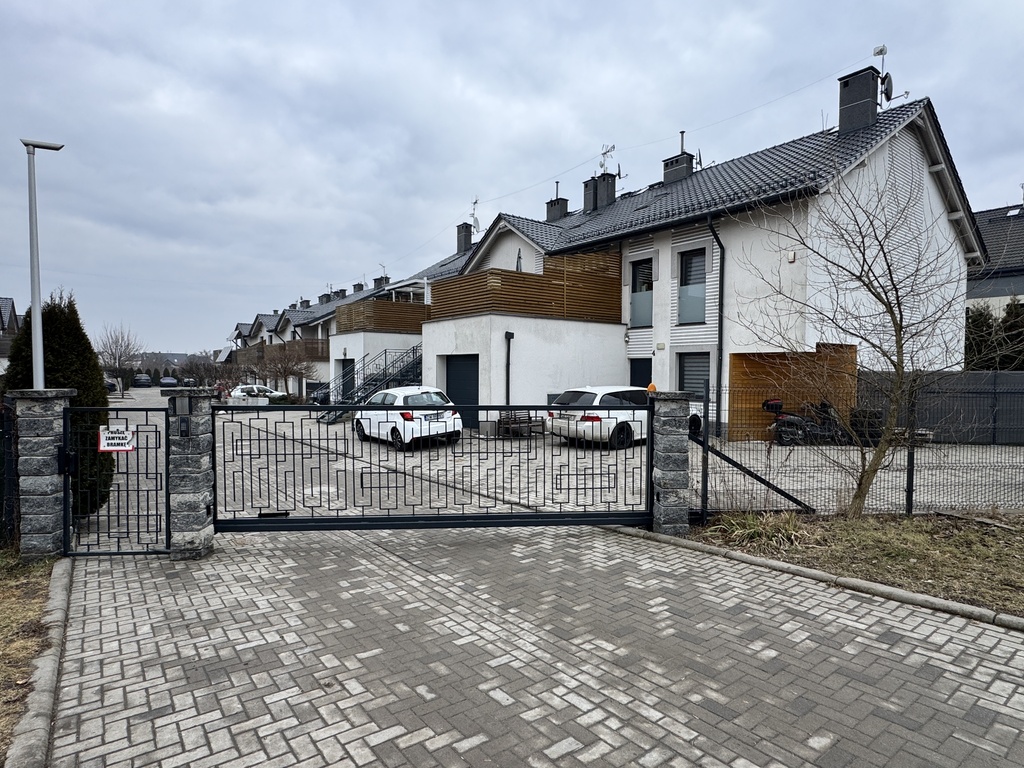 Przytulne 2 pokoje z ogródkiem i parkingiem