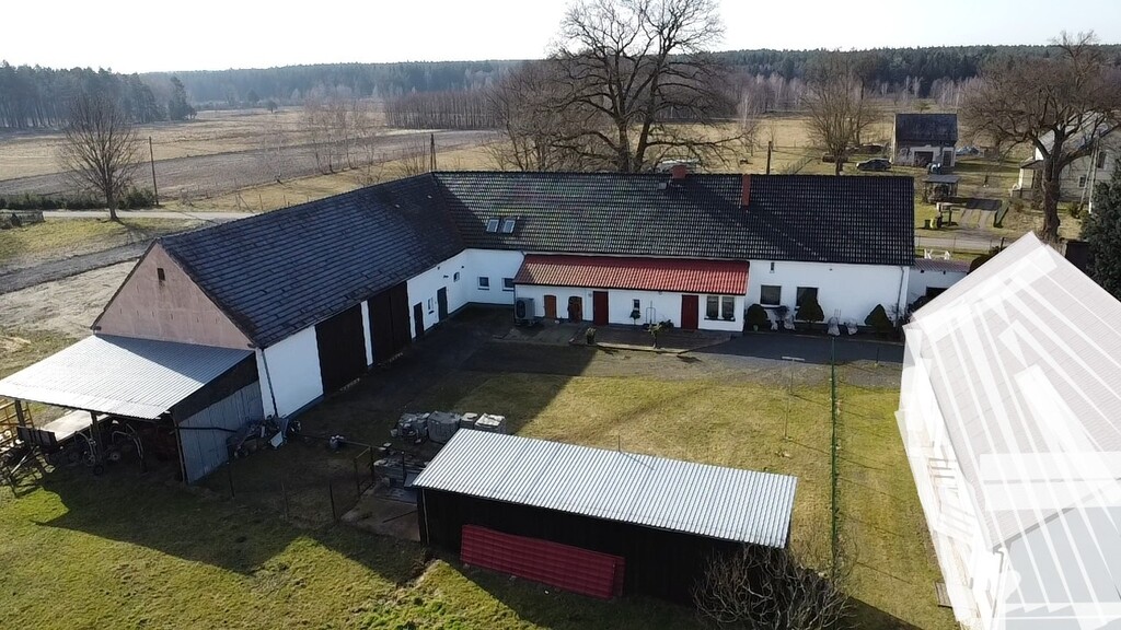 Dom z najmem i warsztatem produkcyjnym – Parowa