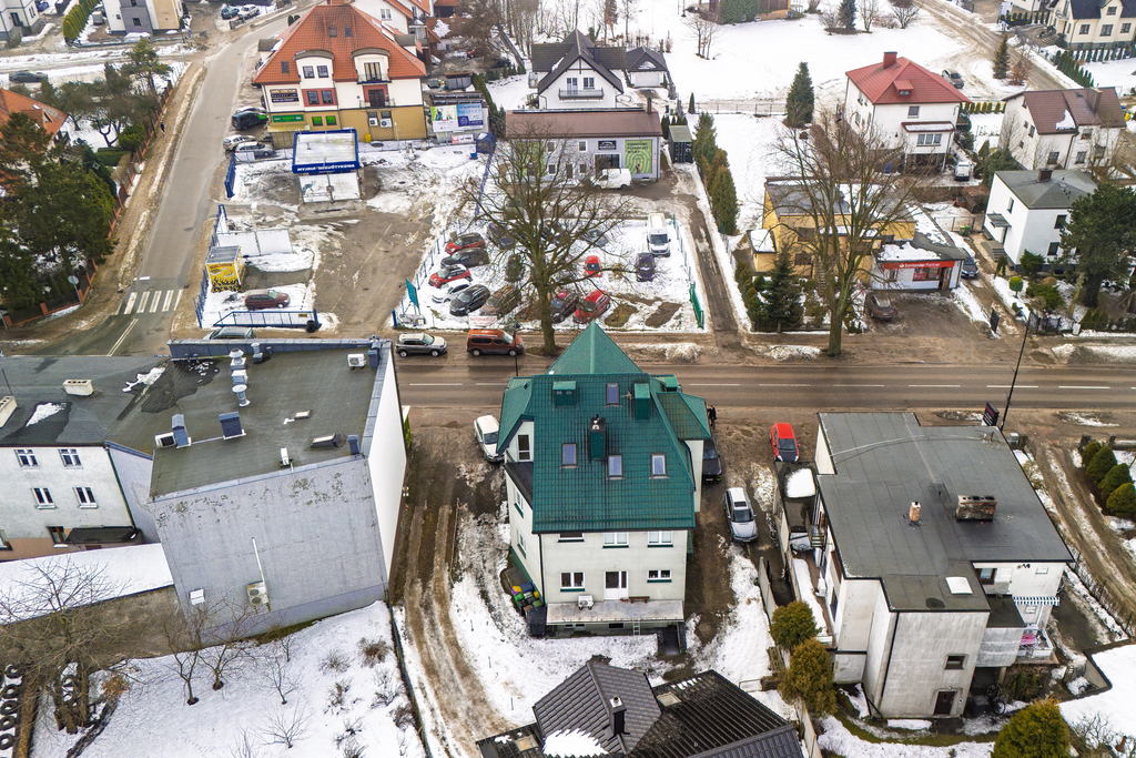 Budynek usługowy - 5 lokali, centrum Sierakowic.