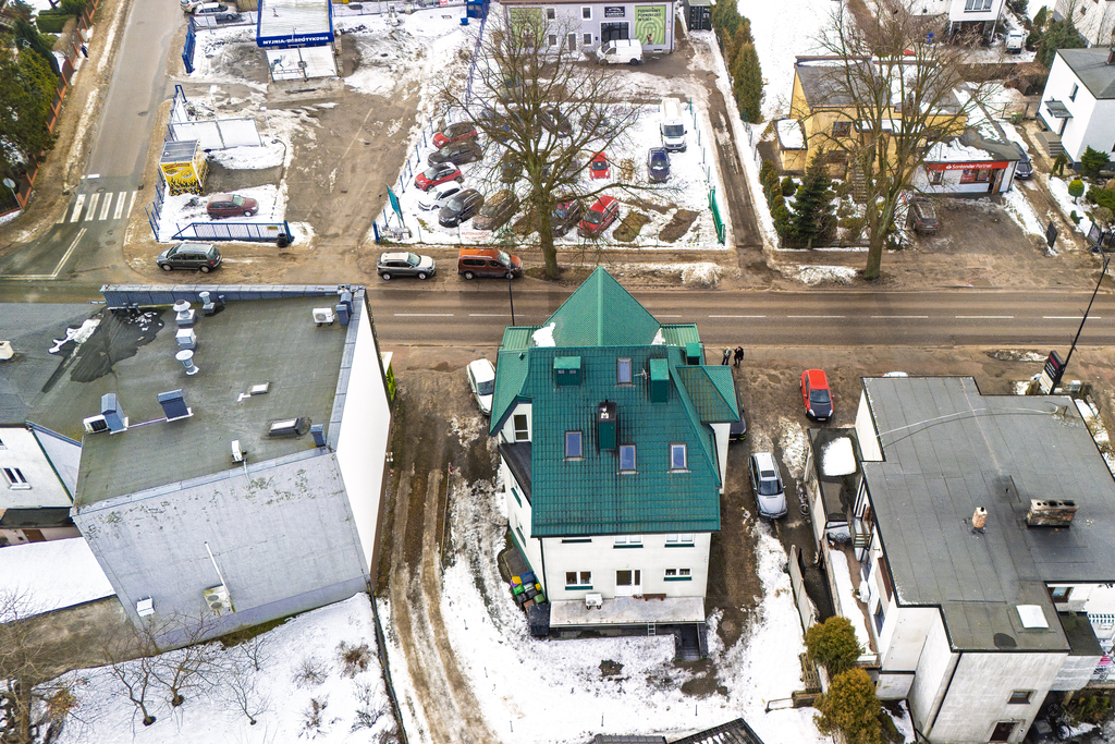 Budynek usługowy - 5 lokali, centrum Sierakowic.