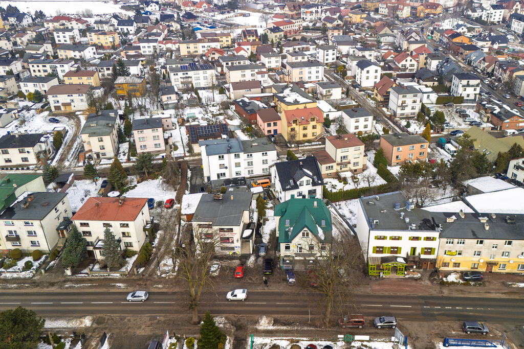 Budynek usługowy - 5 lokali, centrum Sierakowic.