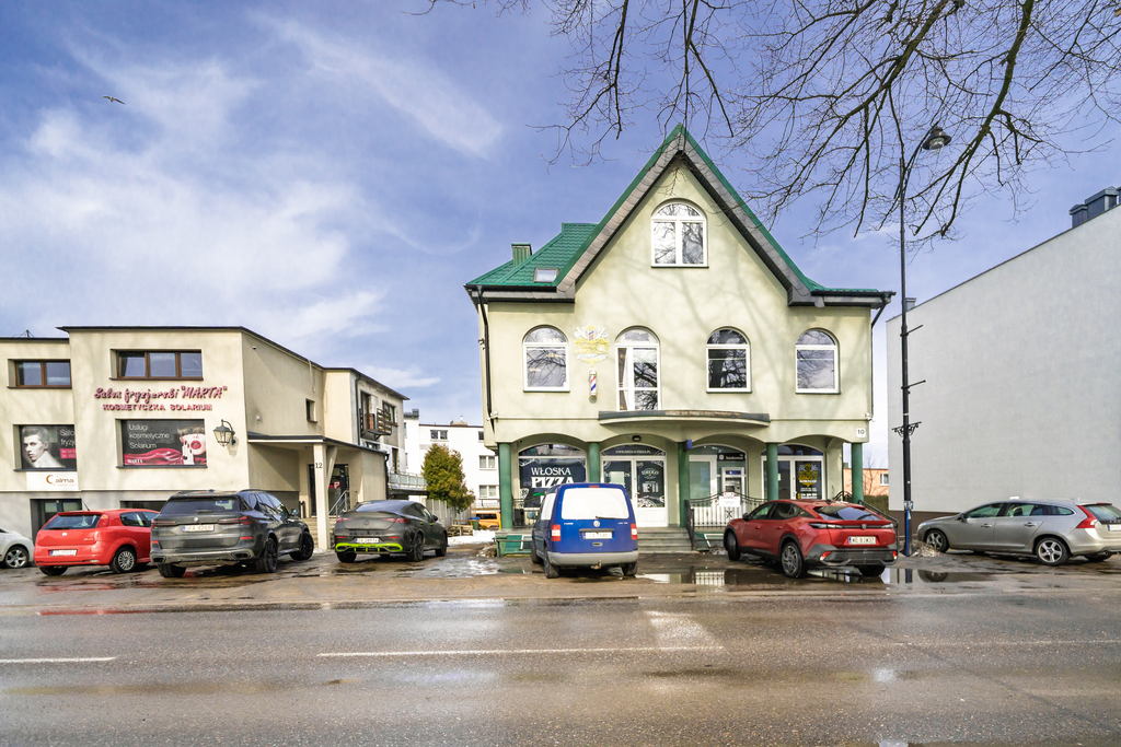 Budynek usługowy - 5 lokali, centrum Sierakowic.