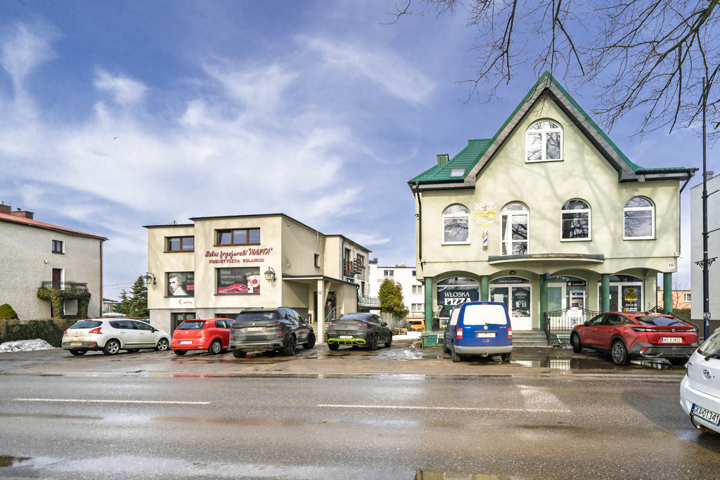 Budynek usługowy - 5 lokali, centrum Sierakowic.