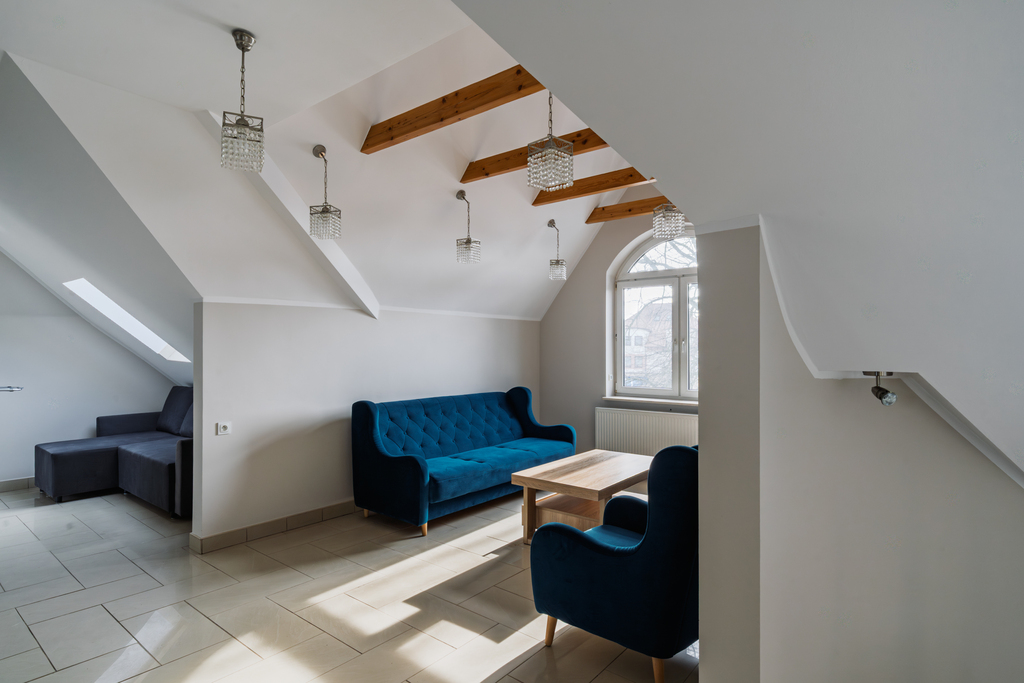 Budynek usługowy - 5 lokali, centrum Sierakowic.