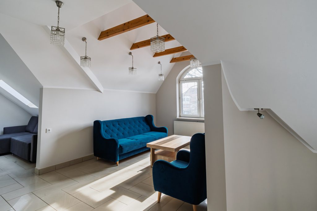 Budynek usługowy - 5 lokali, centrum Sierakowic.