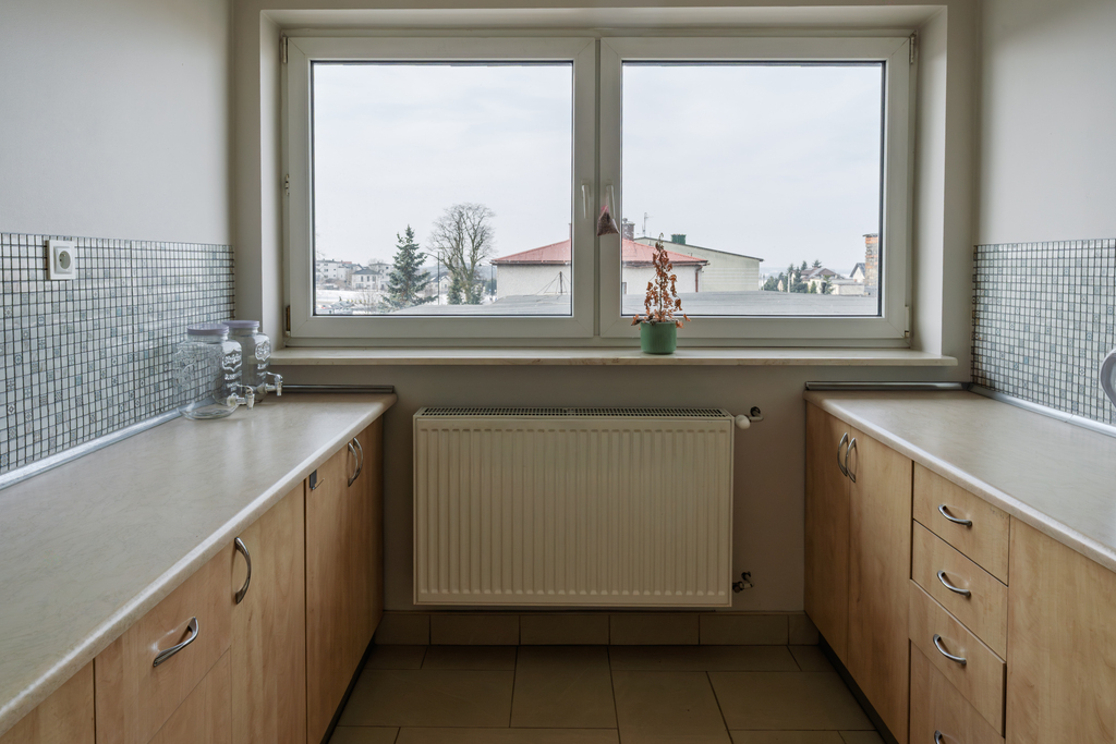 Budynek usługowy - 5 lokali, centrum Sierakowic.