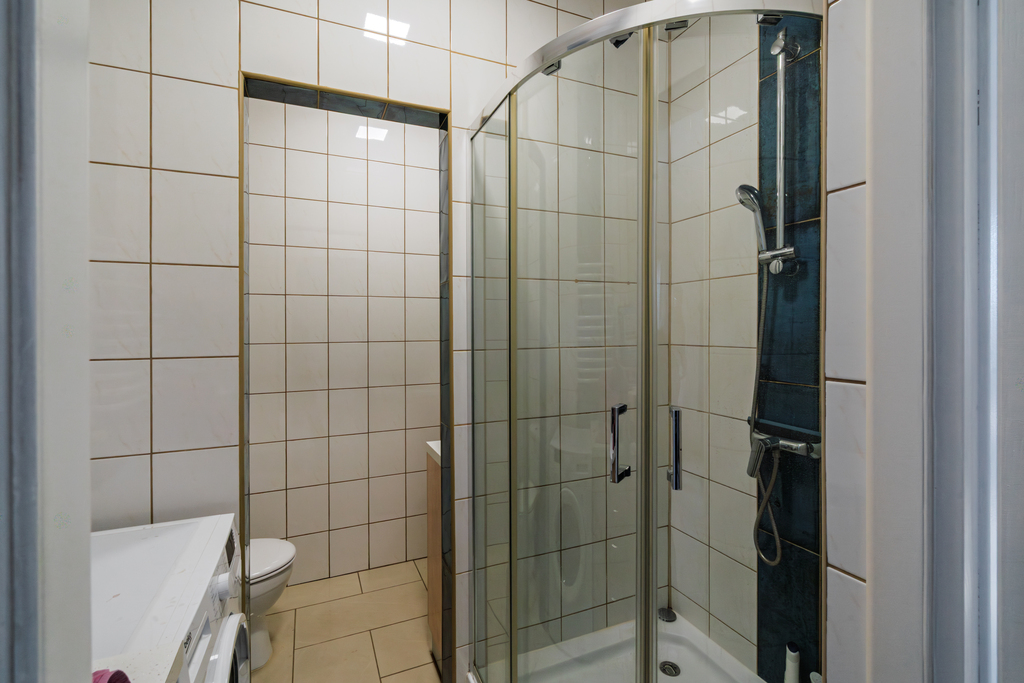 Budynek usługowy - 5 lokali, centrum Sierakowic.