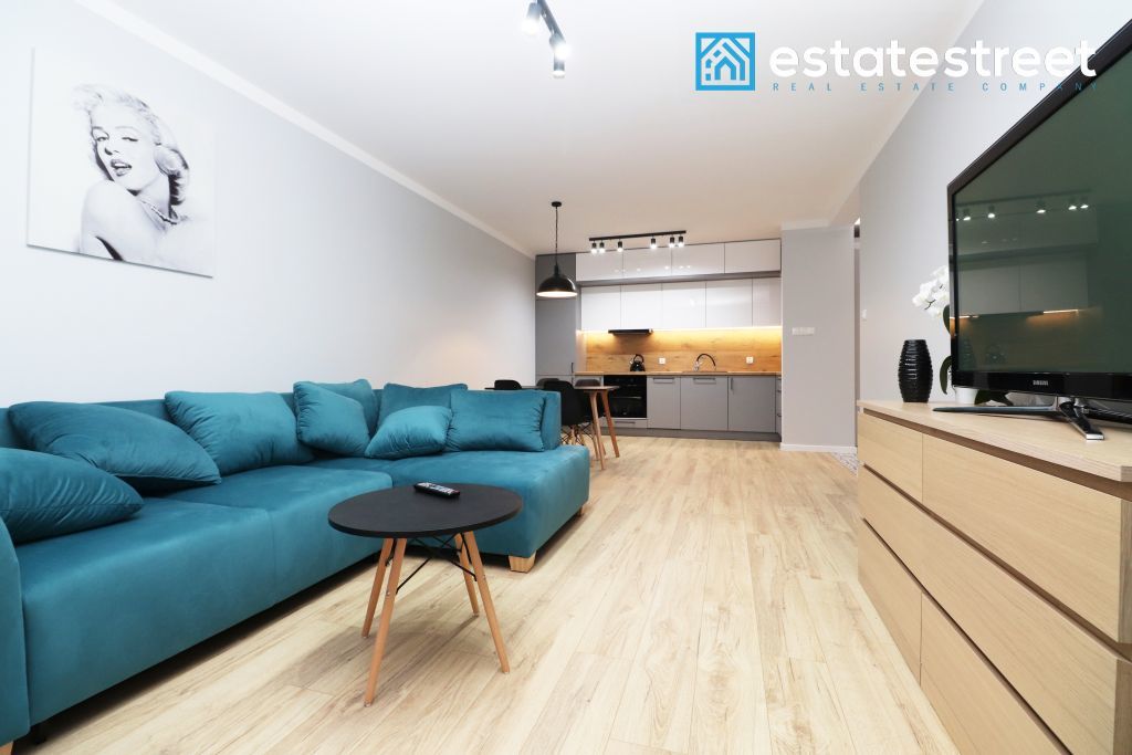 Przestronna kawalerka z balkonem - Czerwone Maki!