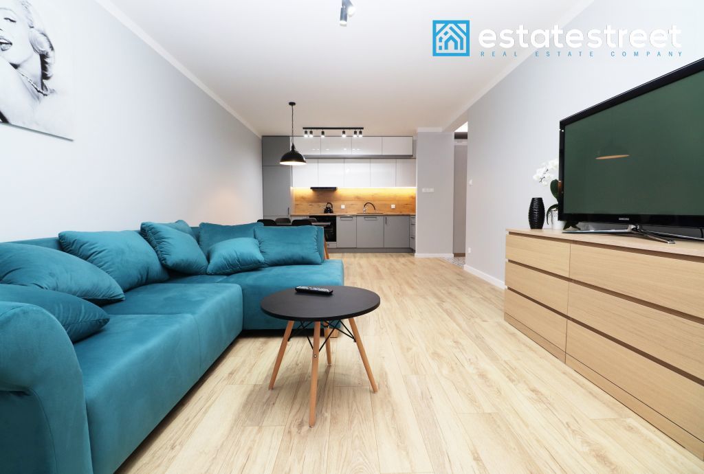 Przestronna kawalerka z balkonem - Czerwone Maki!