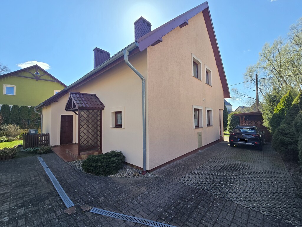 Dom wolnostojący w Rakowicach – 1 km od Bolesławca