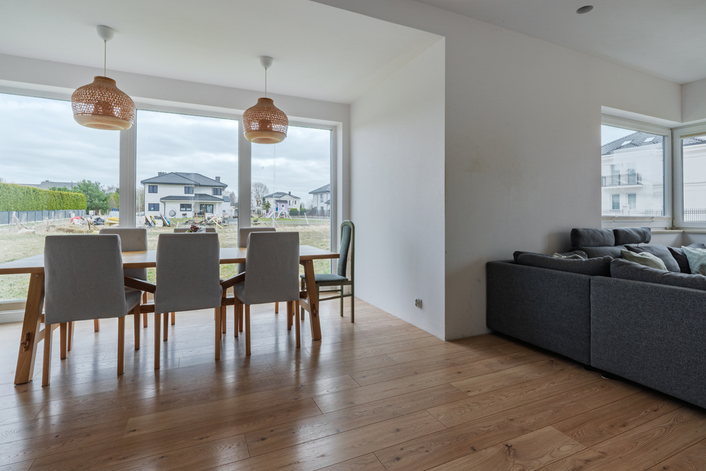 Nowoczesny, przestronny dom 300 m², 8 pokoi