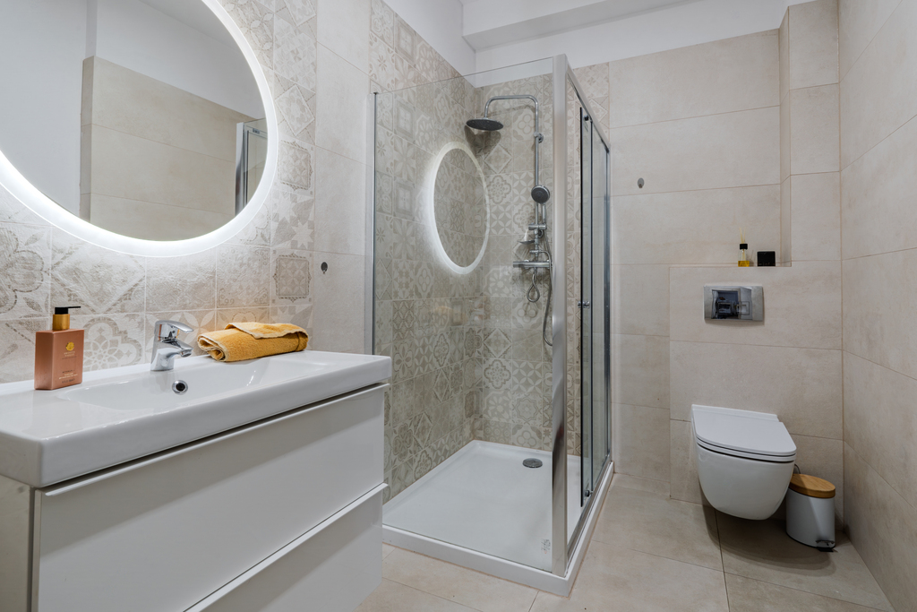 Nowoczesny, przestronny dom 300 m², 8 pokoi