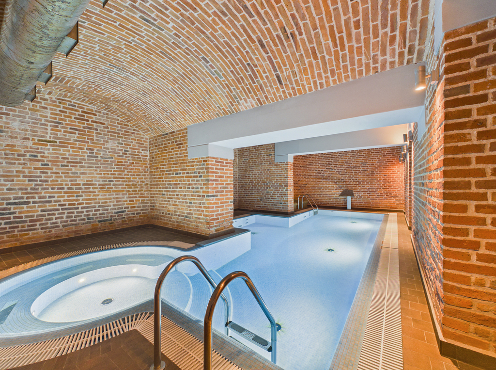 3-pok apartament z basenem i sauną w centrum!