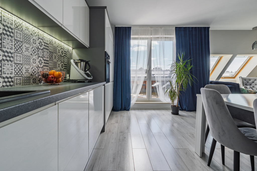 Komfort, styl i prywatność – mieszkanie z tarasem