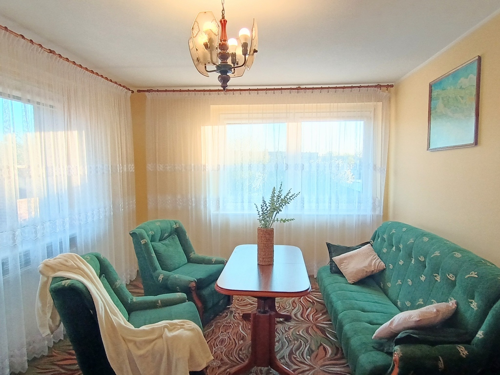 Dom w centrum Twardogóry – 146 m², 6 pokoi, garaż