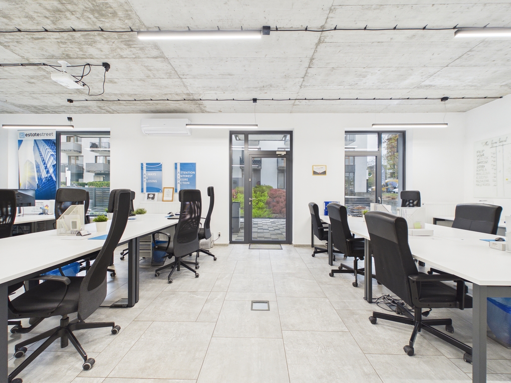 Parterowy lokal narożny, duże witryny!