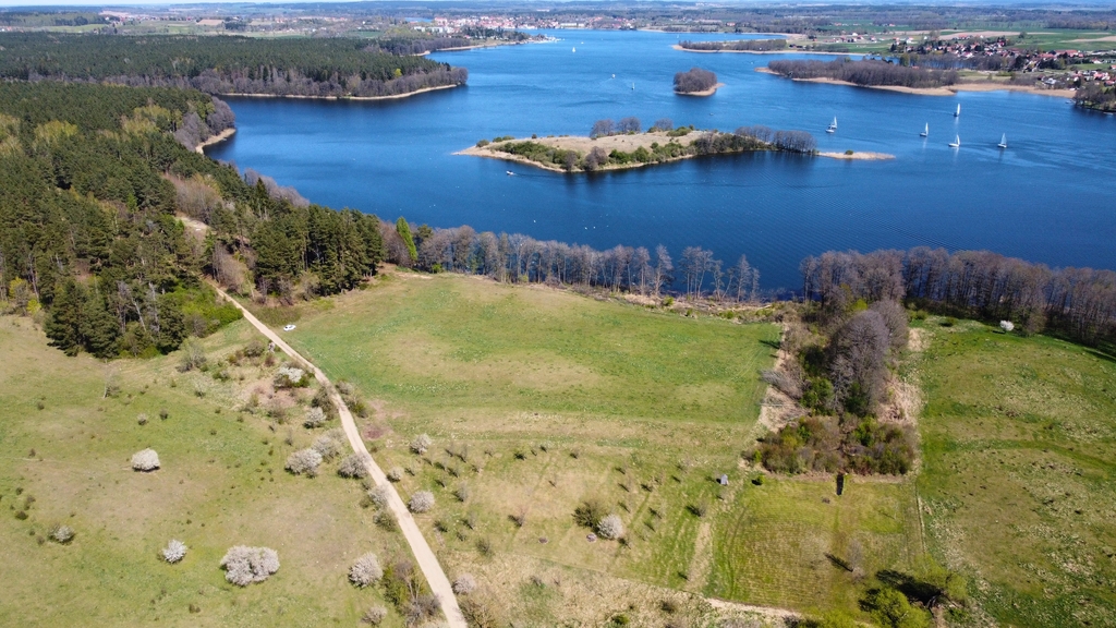 Działka nad Jeziorem Ryńskim z linią brzegową i WZ — zdjęcie 2