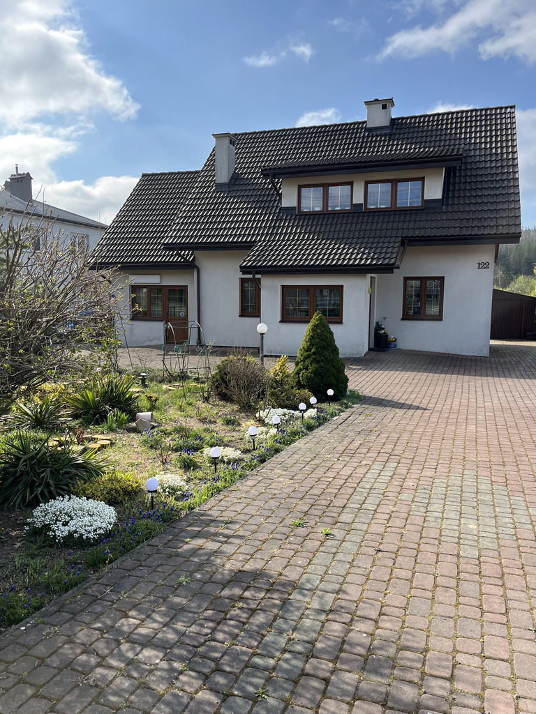 Dom z zagospodarowaną działką - Stara Bircza