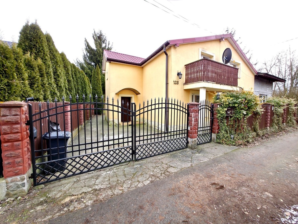 Wyjątkowy dom dwu mieszkaniowy Opatkowice