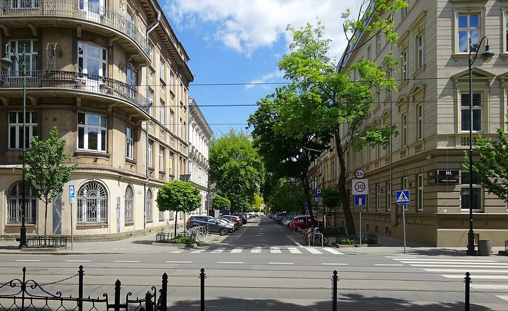 Stare miasto | po remoncie | spokojna uliczka