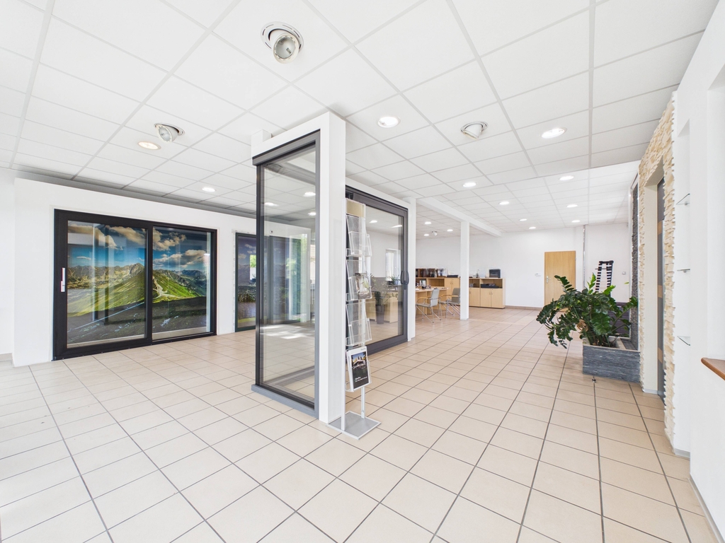 Idealny na Biuro, Salon – 120 m² przy Pasterniku