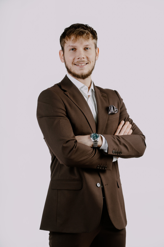 Agent: Grzegorz Nosarzewski