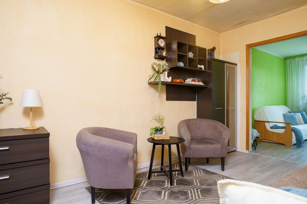 Klonowica, 2 pok. II piętro – 32 m2, do remontu,