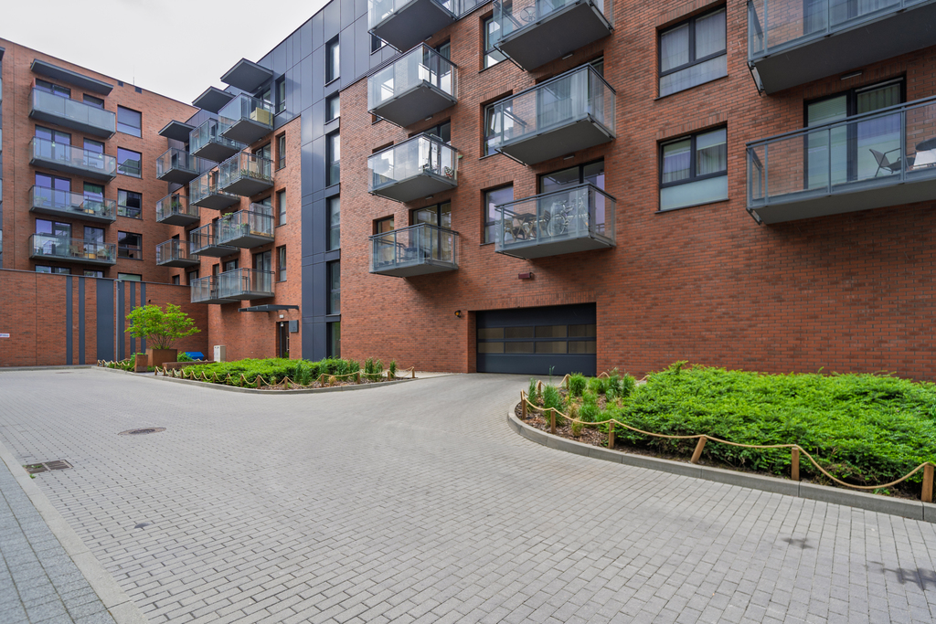 Stylowy apartament z halą garażową i tarasem