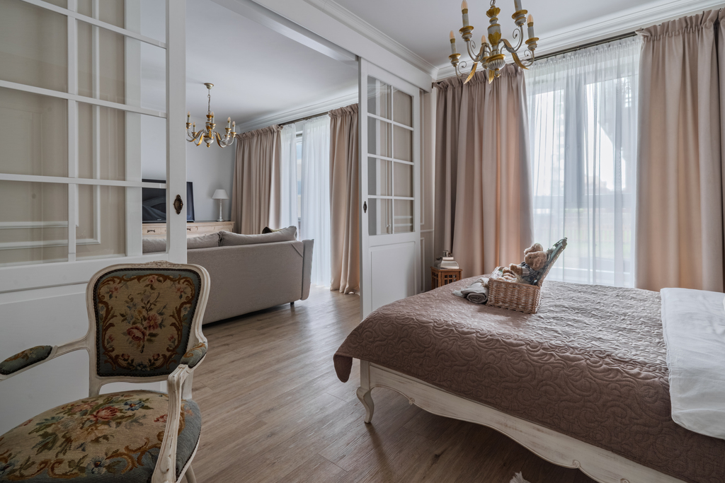 Stylowy apartament z halą garażową i tarasem