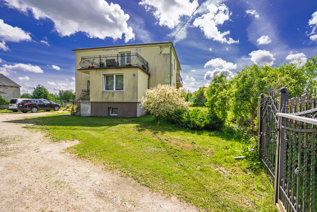Dom z potencjałem na dużej działce 7917 m²