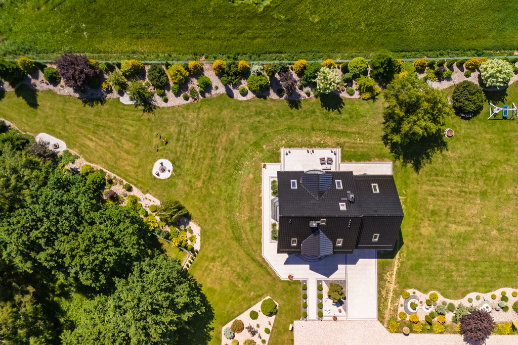 Zjawiskowy dom w Kielnie | 3200 m² zieleni