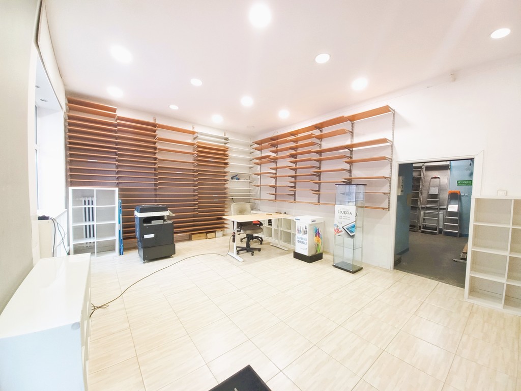 Lokal handlowy na parterze ul. rewolucji 1905 roku – zdjęcie 1