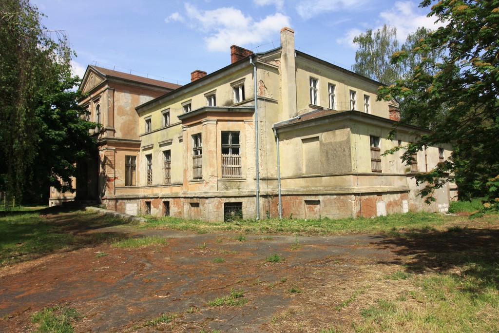 Obiekt na sprzedaż Strzyżno 1 680 m2 | Arka Nieruchomości
