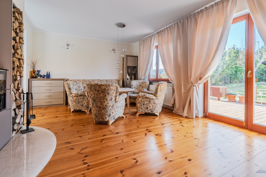 Przytulny dom z kominkiem w Ustarbowie