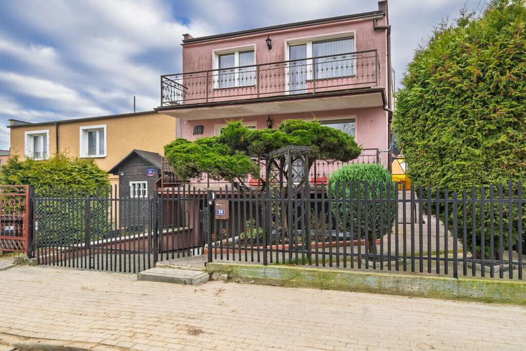 Dom z dwoma lokalami mieszkalnymi w Rumi